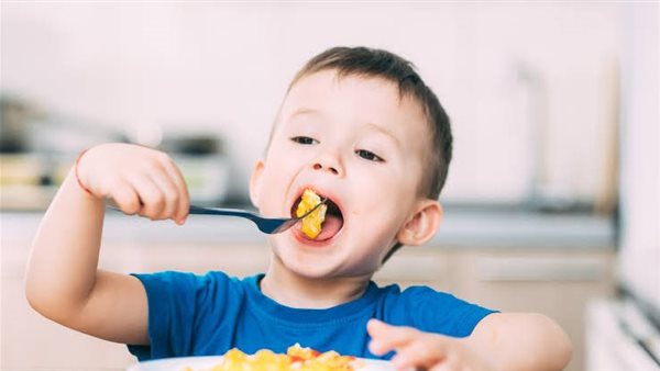  أطعمة تعرض طفلك