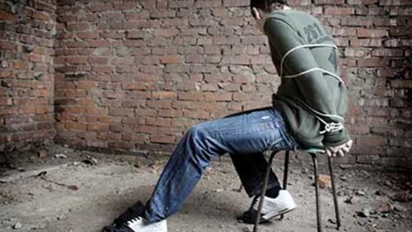 مختطف - تعبيرية