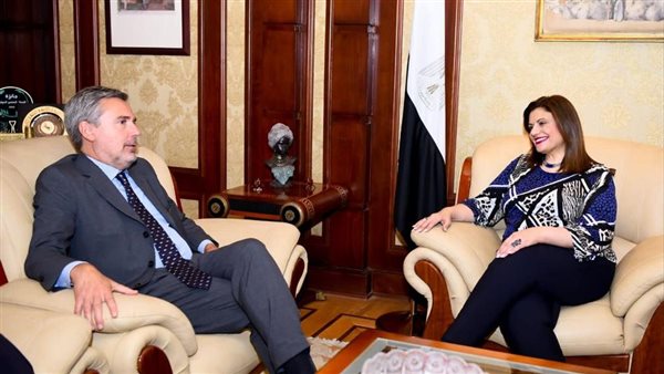 وزيرة الهجرة السفيرة