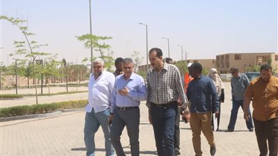 مسئولو المقاولون العرب يتفقدون أعمال التشطيبات لـ 61 فيلا بالشريط الساحلي بأسوان الجديدة