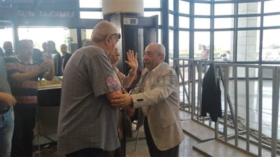 نقيب المهندسين يستقبل أعضاء الجمعية العمومية قبل التصويت على سحب الثقة | صور