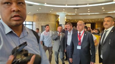 كامل الوزير يدلي بصوته في عمومية نقابة المهندسين 