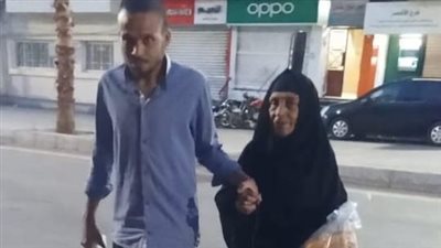 أعز الولد.. جدة تواظب على تحضير الإفطار لحفيدها منذ 30 عاما 