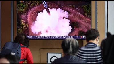 كوريا الشمالية تطلق صاروخا تجاه جارتها الجنوبية.. ما القصة؟