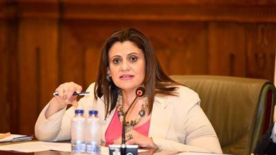 توعية للطلاب والأمهات وتسليم قروض.. مجهودات وزارة الهجرة لمكافحة الهجرة غير الشرعية على مدار 9 سنوات