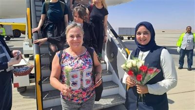 بشاير الكريسماس ورأس السنة.. مطار الغردقة ومرسى علم يستقبلان 25 ألف سائح