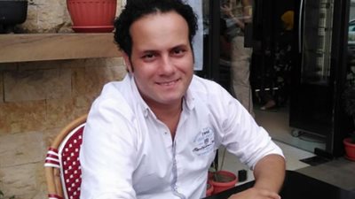 مدحت صفوت عن فوزه بالتشجيعية: انحياز لجنة التحكيم لكتاب يعتمد استراتيجيات ما بعد الحداثة يستحق التقدير