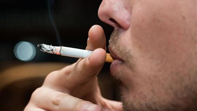 حبوب منع الحمل تساعد في الإقلاع عن التدخين | دراسة