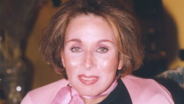 لبنى عبد العزيز