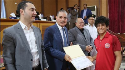 محافظ كفر الشيخ يكرم أبطال المصارعة والجمباز والتايكوندو 