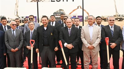 وزير التجارة يضع حجر الأساس لمصنع جديد ينتج الضفائر الكهربائية للسيارات