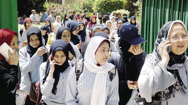 طلاب الشهادة الإعدادية