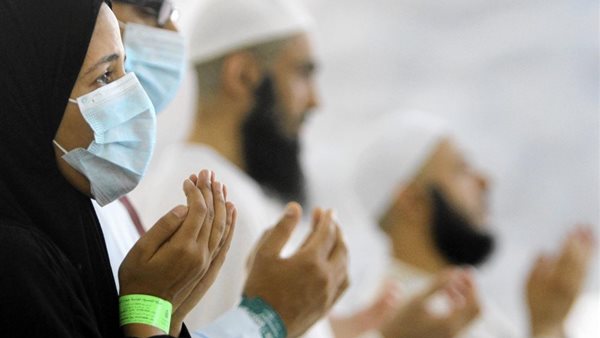 ارتداء الكمامة 