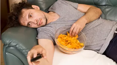 دراسة تحذر من تناول الوجبات السريعة قبل النوم