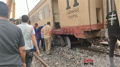 أعمال رفع عربتي قطار بورسعيد الإسكندرية بعد خروجه عن مساره بالإسماعيلية |صور