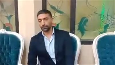 الحزن يسيطر على إسلام الشاطر خلال تلقيه العزاء في وفاة والده بالإسكندرية | بث مباشر