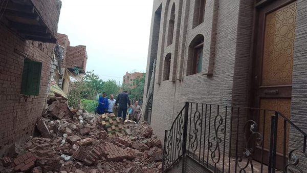 سقوط مئذنة مسجد على