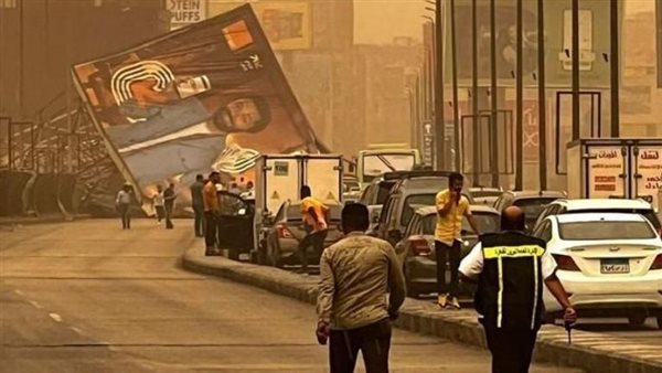 سقوط لوحة إعلانية