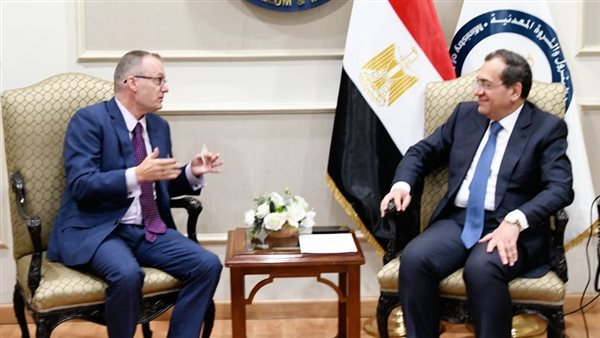 وزير البترول وسفير