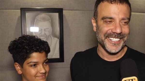 جو أشقر والطفل محمد