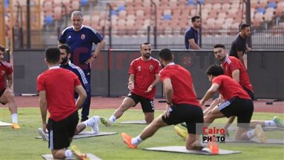 الأهلي يستعد لمواجهة الوداد بنهائي أبطال إفريقيا.. والشناوي يغيب عن المران | بث مباشر