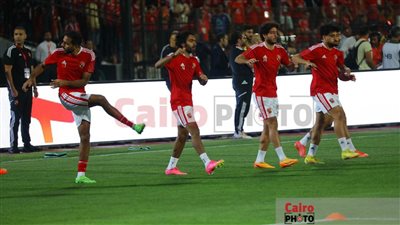 سيطرة حمراء في أول نصف ساعة من مباراة الأهلي والوداد | صور