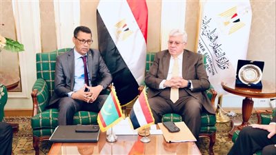 وزير التعليم العالي يبحث مع نظيره الموريتاني التعاون الأكاديمي والبحثي 