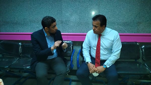  وزير الصحة يتفقد مستشفى