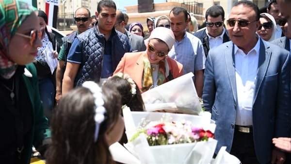 وزيرة البيئة ومحافظ