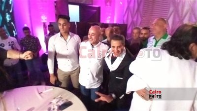 شيبه يشعل فرح ابنه بالإسكندرية على أنغام آه لو لعبت يا زهر | صور