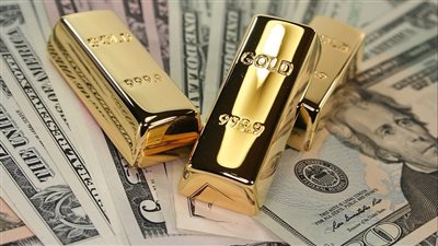 تراجع كبير في أسعار الذهب اليوم الخميس.. واستقرار سعر الدولار في البنوك| بث مباشر 