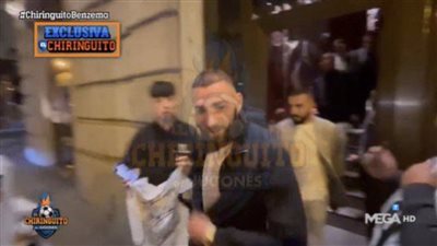 كريم بنزيما يظهر مع رئيس اتحاد جدة ونائبه في شوارع مدريد | فيديو