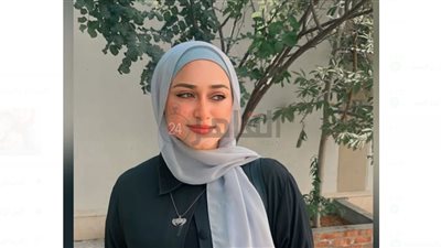 اللي عشان غيره يعيش.. خلود صاحبة الممر الشرفي بآداب جامعة دمياط: صحابي كرموني لمساعدتهم وأطفالي فرحوا بالفيديو