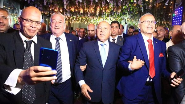 وزير النقل في حفل