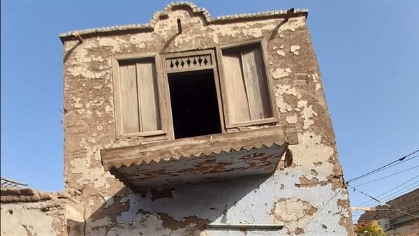 مبنى إسنا المائل