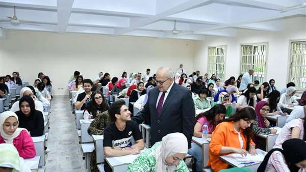 الخشت يتفقد امتحانات