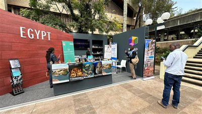 وزير التنمية المحلية يفتتح جناح منصة أيادي مصر ببرنامج الأمم المتحدة للمستوطنات البشرية بكينيا