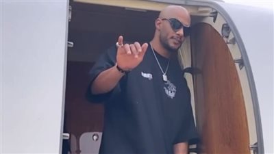 يتجاوز الـ 60 ألف جنيه.. سعر تيشيرت محمد رمضان بعد ظهوره به خلال سفره إلى رومانيا