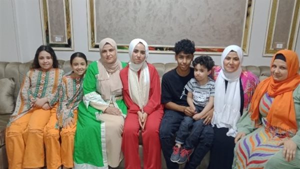 كنزي مع أسرتها