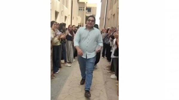 طالبات بكلية التربية