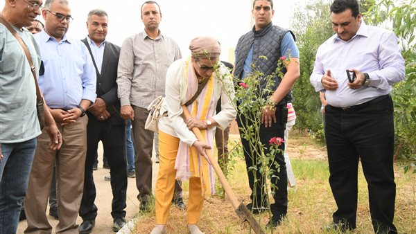 وزيرة البيئة تفتتح
