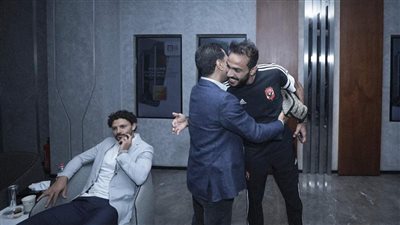 بعثة الأهلي تصل إلى مطار القاهرة استعدادًا للسفر إلى المغرب