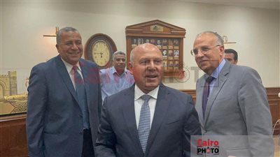 جلسة بين نقيب المهندسين ووزيري النقل والري قبل المؤتمر الصحفي بالنقابة