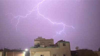 غيوم كثيفة وأصوات رعد وبرق برأس غارب