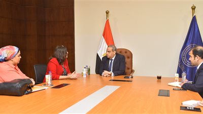 رئيس هيئة الدواء يلتقي الرئيس التنفيذي للهيئة الوطنية للخدمات الصحية بالبحرين لتنمية التبادل التجاري