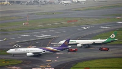 اصطدام بين طائرتين بأحد مطارات طوكيو يتسبب في تأجيل عدد من الرحلات