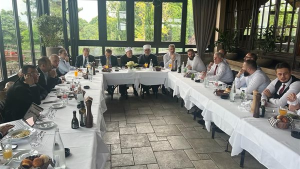 مأدبة غداء رسمية