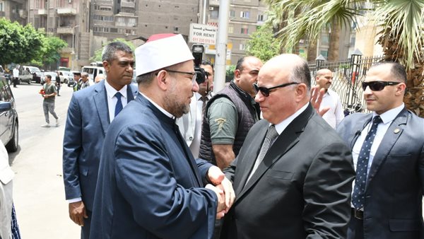 وزير الأوقاف ومحافظ