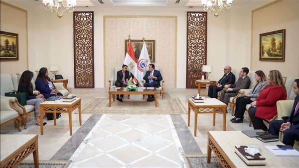 وزير الصحة يلتقي