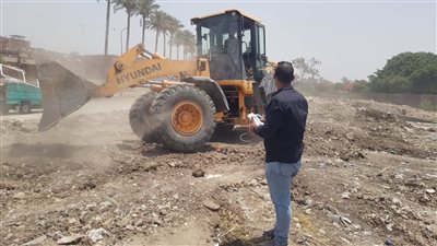 رفع 1500 طن مخلفات أعمال تغطية ترعة المنصورية بأبو النمرس